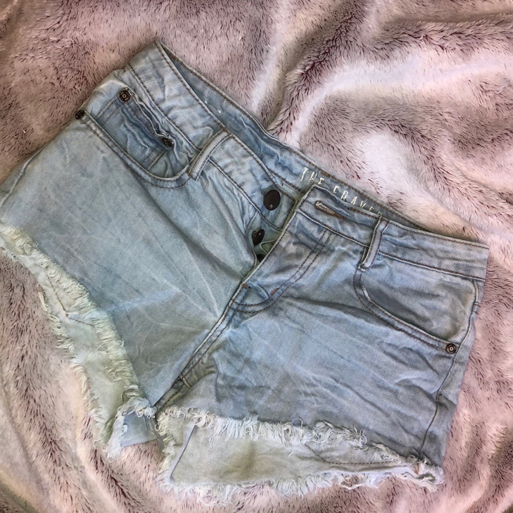 Frayed shorts-